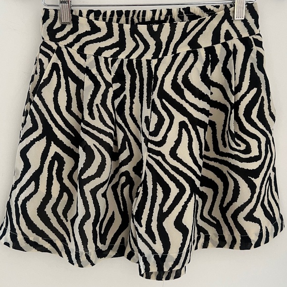 Dynamite Zebra Print Shorts - Picture 1 of 5